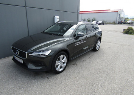 Volvo V60 Cross Country D4 AWD Cross Country Geartronic bei BM || L-E-B in 